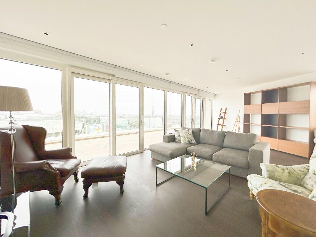 a picture of Lincoln Apartments