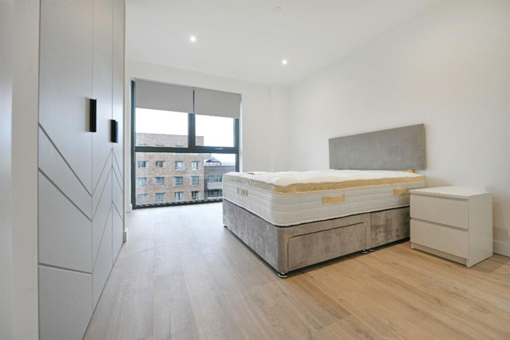 Woodberry Down flat